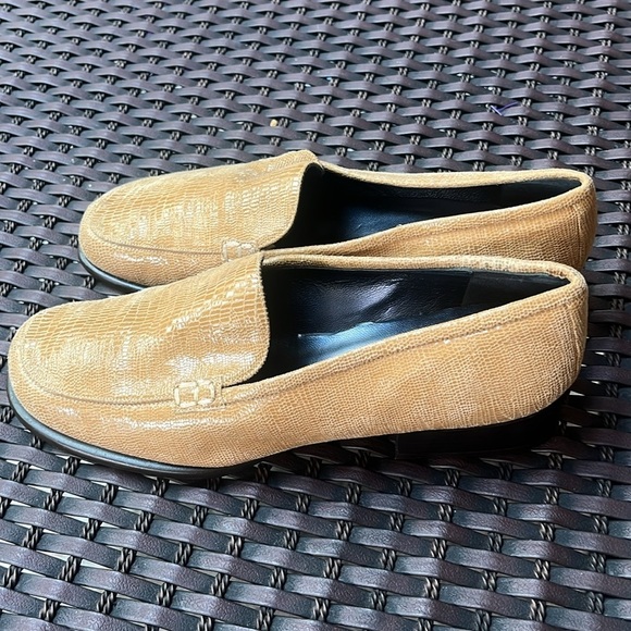 90s Delman Studio Sz 8M Tan Suede Loafers - Picture 6 of 14